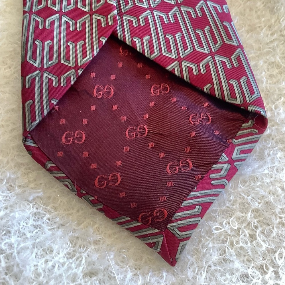 Gucci Vintage Silk Tie Red Interlocking G Logo Geometric Pattern Made in Italy - Picture 10 of 16